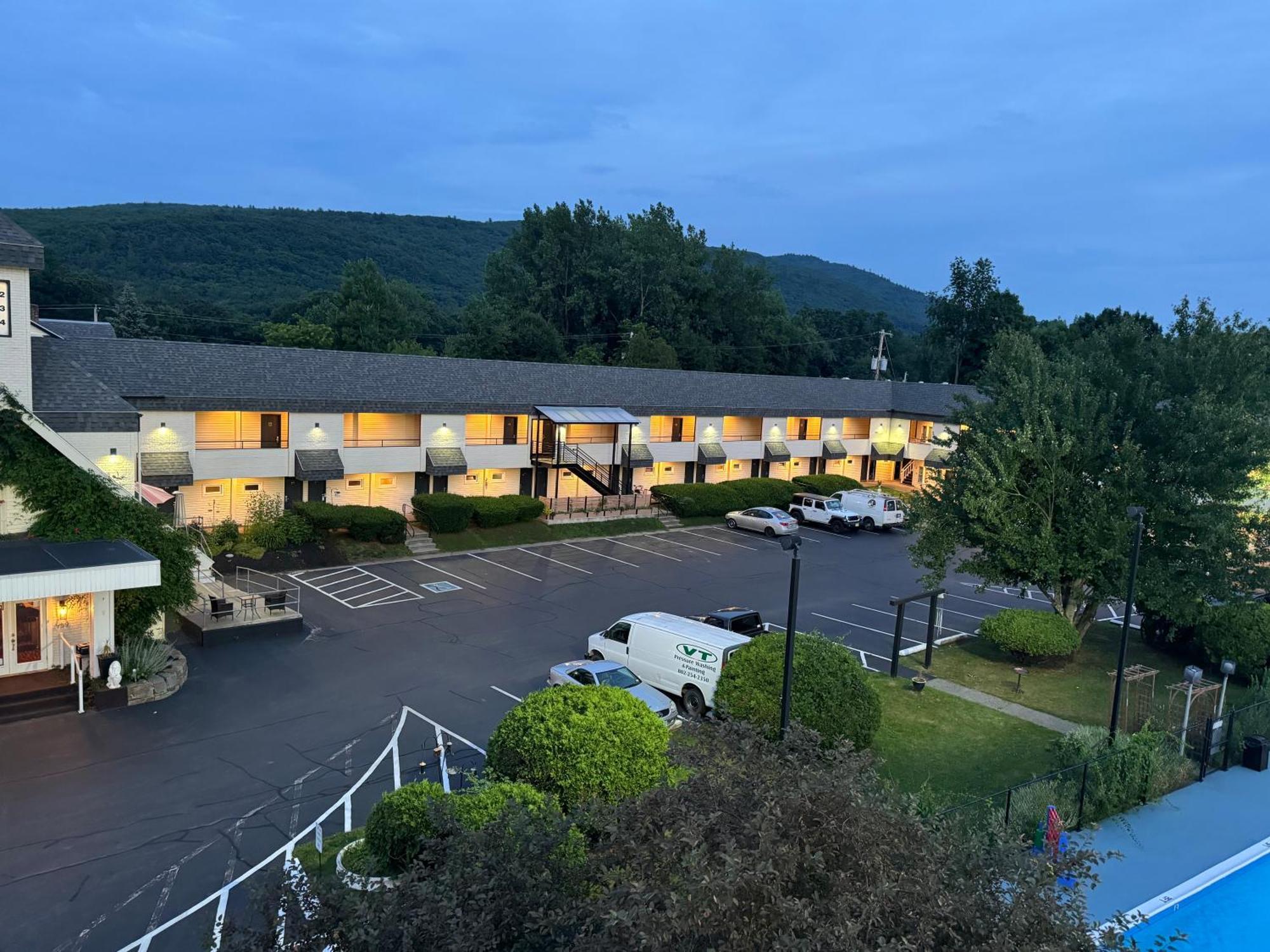 The Black Mountain Inn Brattleboro Exteriér fotografie