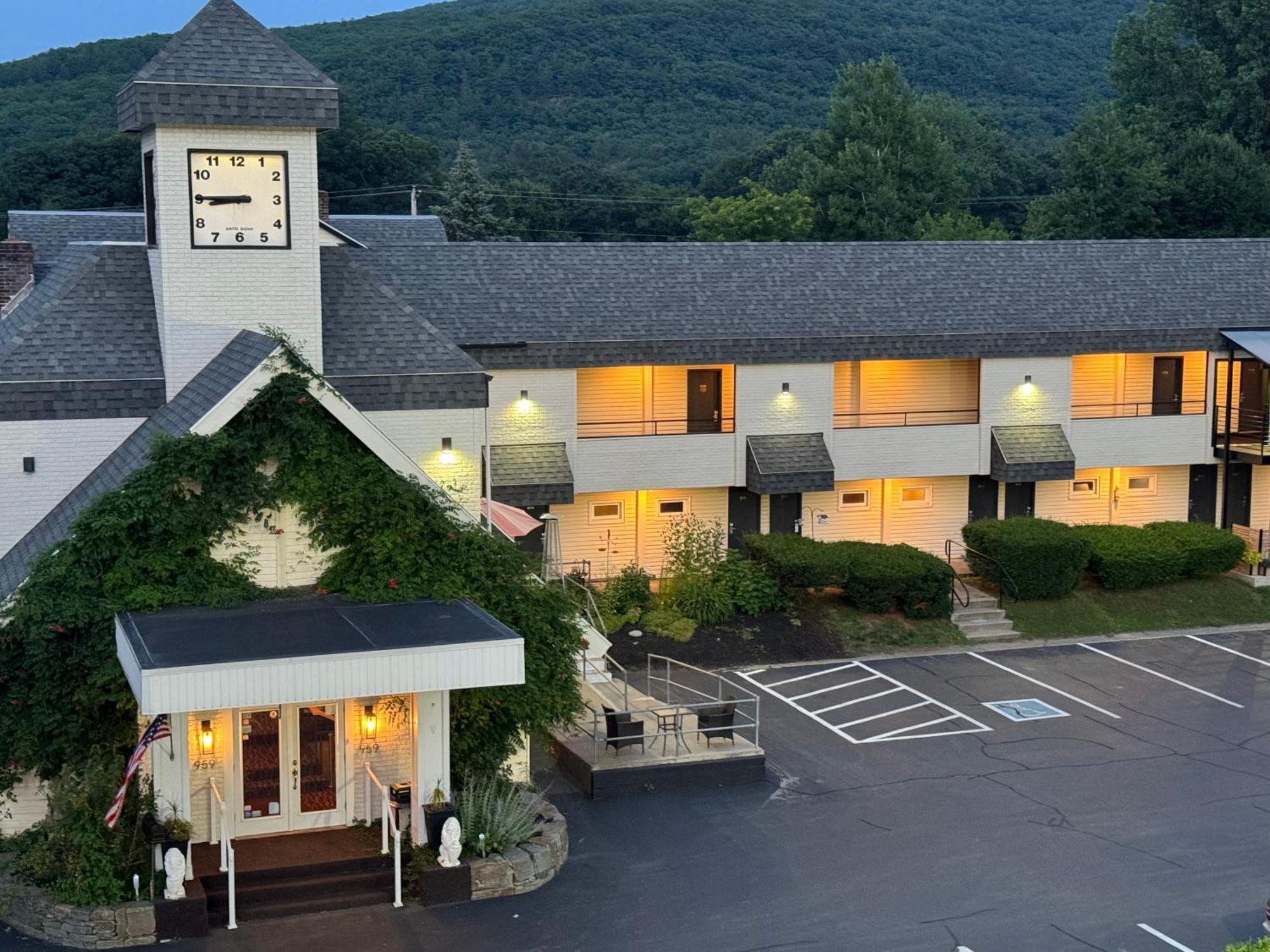 The Black Mountain Inn Brattleboro Exteriér fotografie