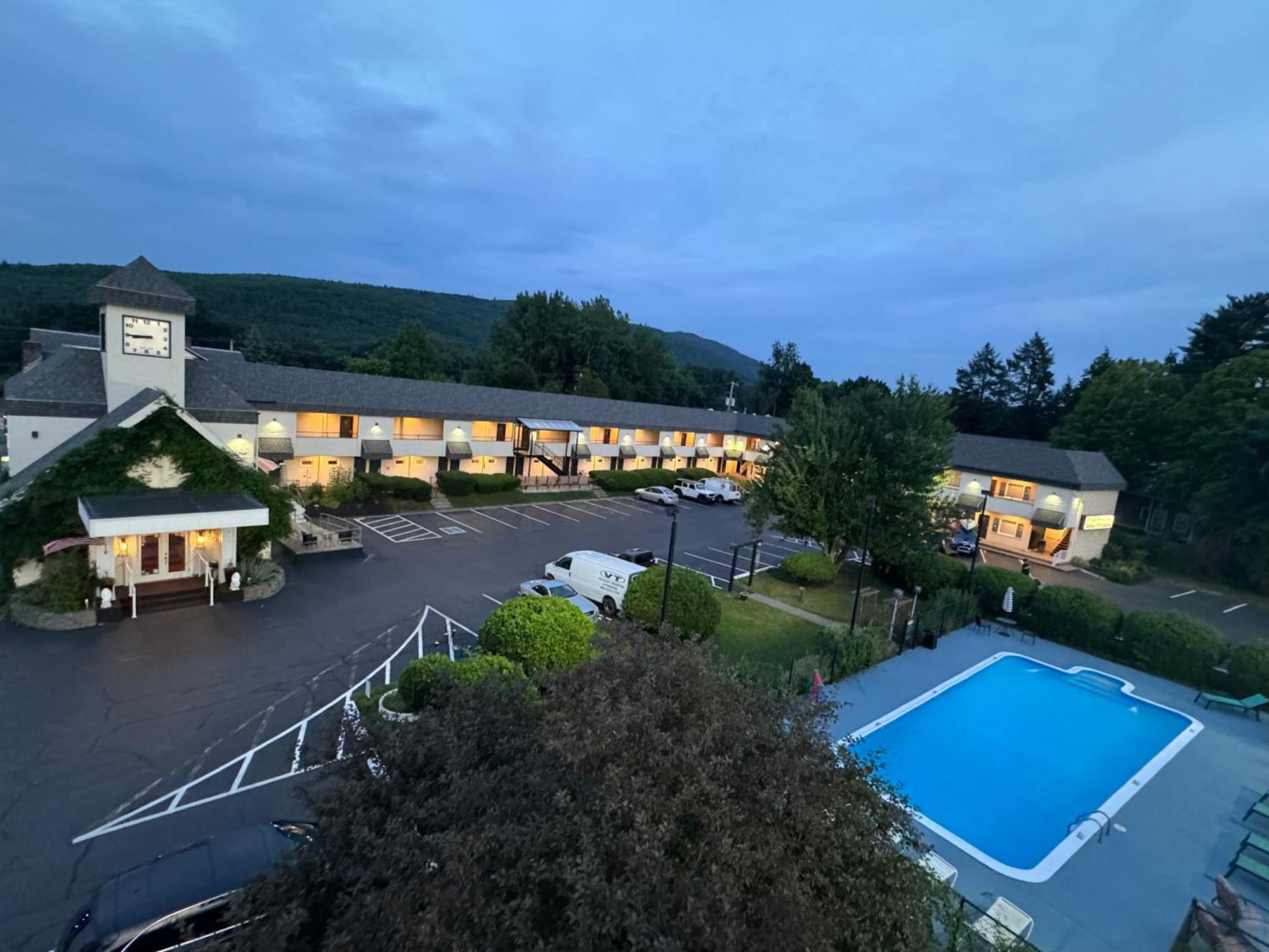 The Black Mountain Inn Brattleboro Exteriér fotografie